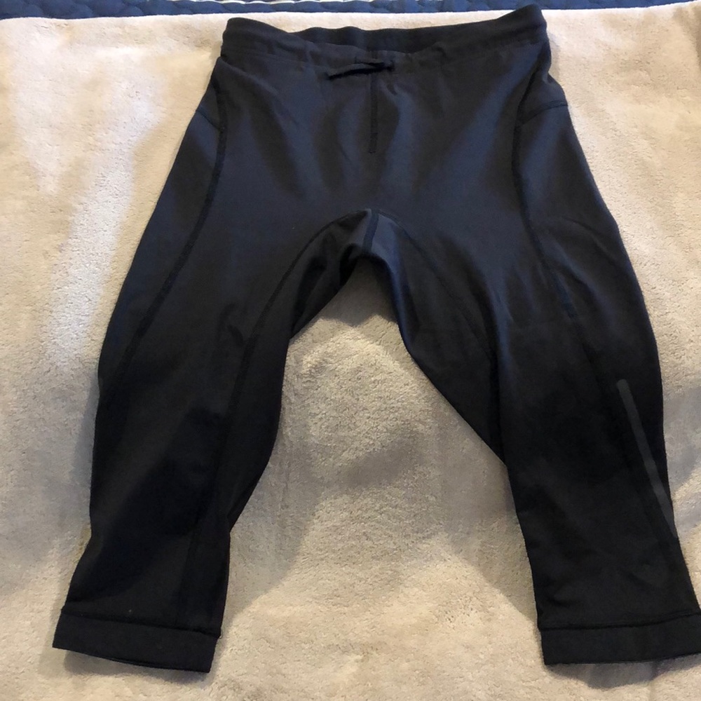 Lululemon black (biking/cycling) cropped leggings.